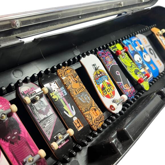 Tech Deck Fingerboards Lot (12) + Carrying Case 2003 Spin Master Vintage Set